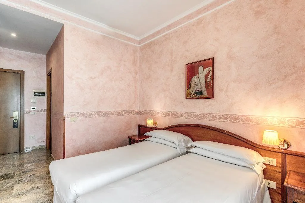 DOUBLE SUPERIOR Room, Hotel Orazia, Rome