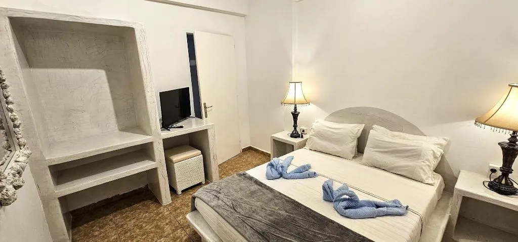 Room, Pleasure Beachside Studios, Santorini