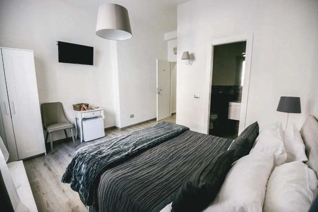 Room, Angolo Di Roma, Naples