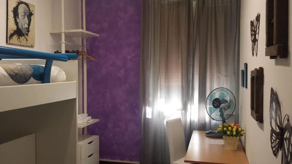 Room, Luci A San Siro, Milan
