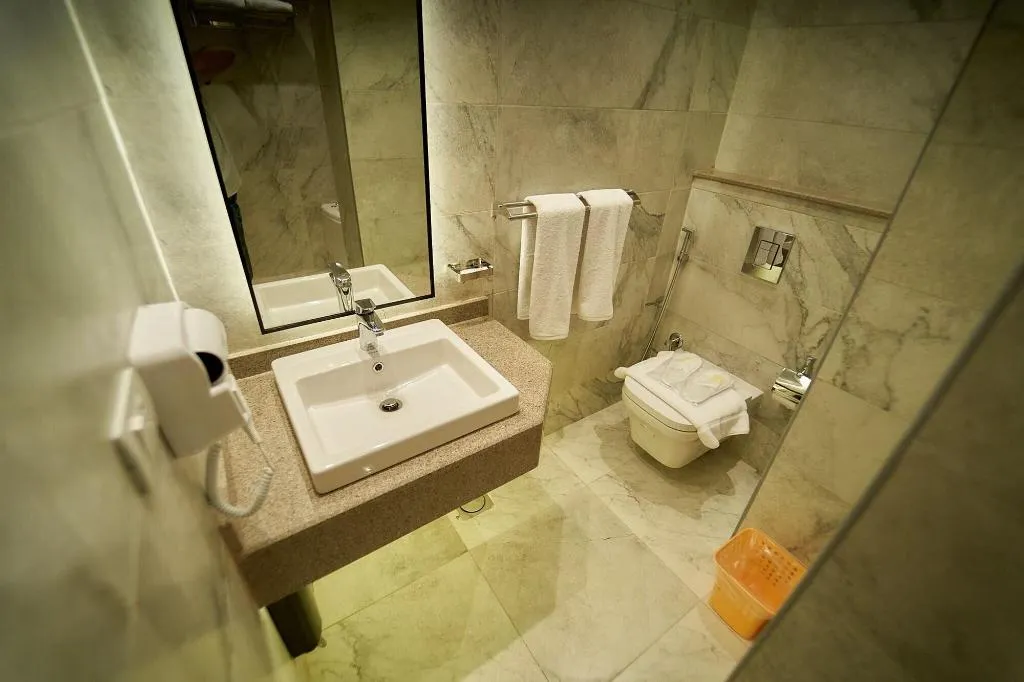 Room, Gold's Pyramids Hotel, Cairo