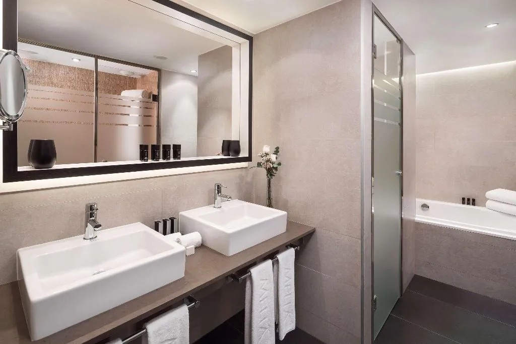 FAMILY ROOM STANDARD Room, Melia Barcelona Sarria, Barcelona