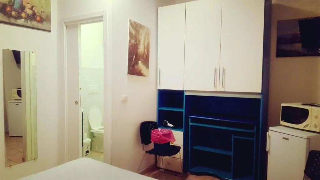 Room, B&B Piazza Ragusa, Naples