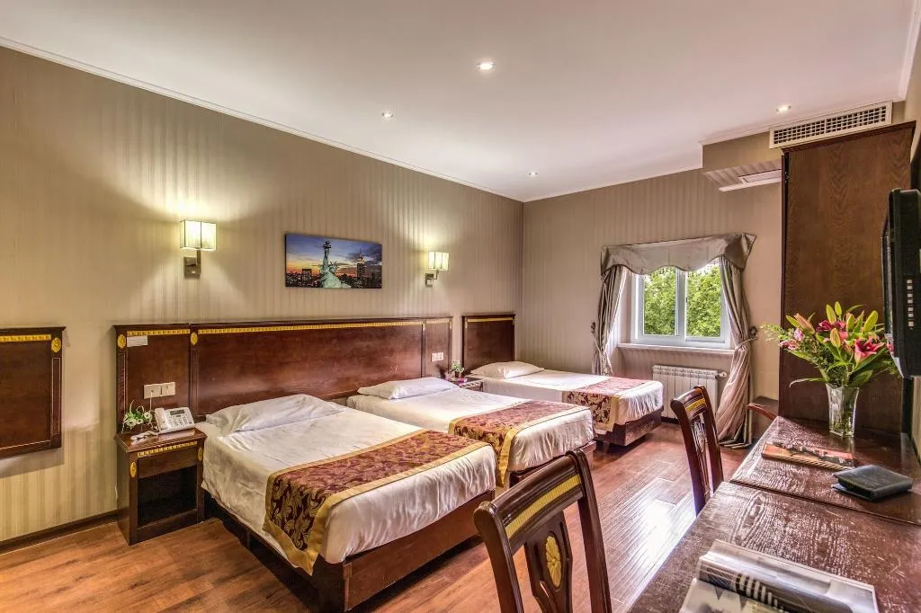 Room, B&B Drago d'Oro, Naples
