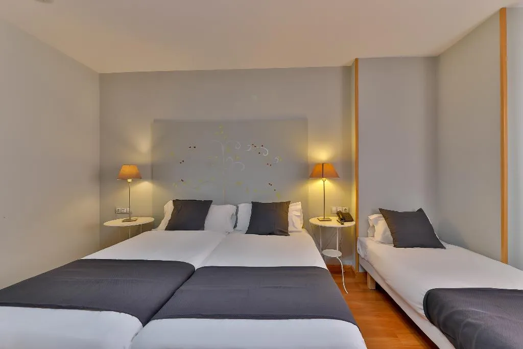 TRIPLE STANDARD Room, Santana Hotel Restaurante, Madrid