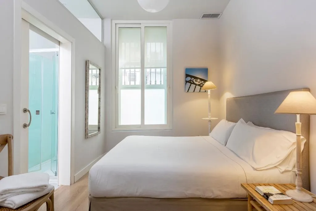 APARTMENT CAPACITY 5 TWO BEDROOMS Room, Suites Sevilla Plaza, Seville