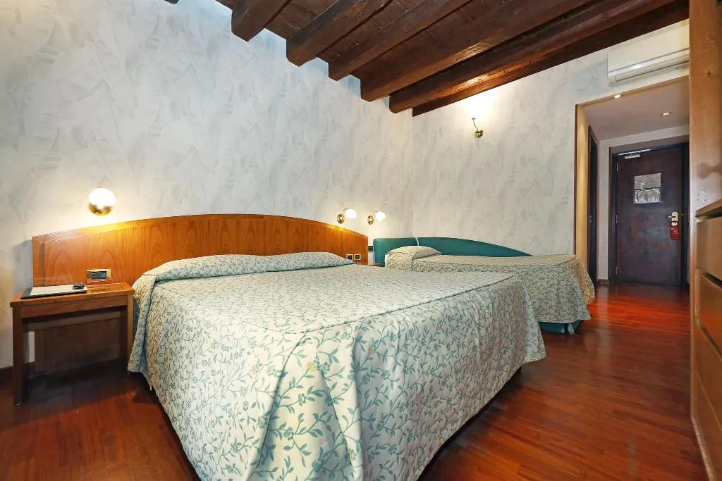 TRIPLE STANDARD Room, Corot, Rome