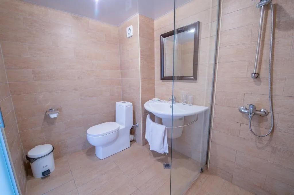 Room, Alekta, Varna