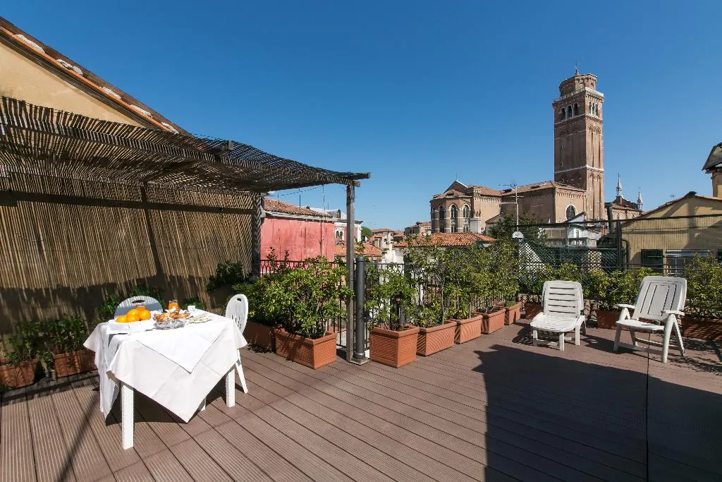 General view, Pantalon, Venice