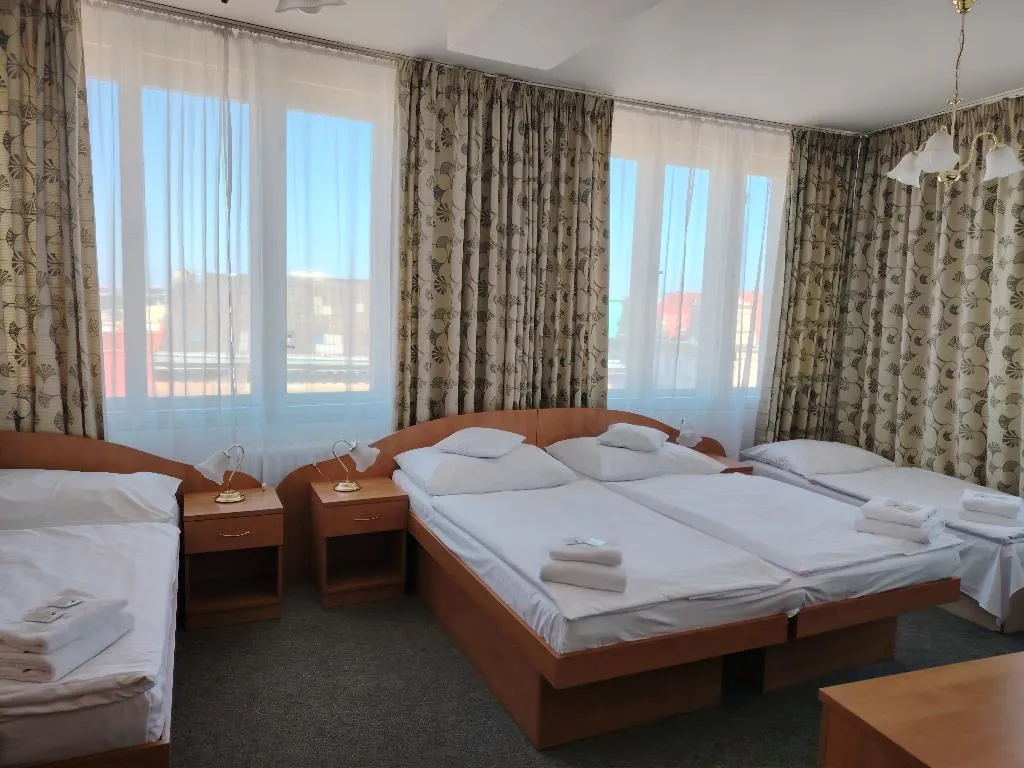 QUADRUPLE STANDARD Room, Legie, Prague