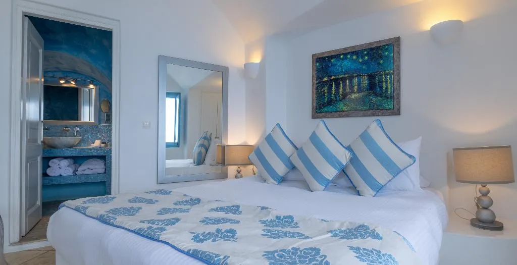 SUITE STANDARD Room, Above Blue Suites, Santorini