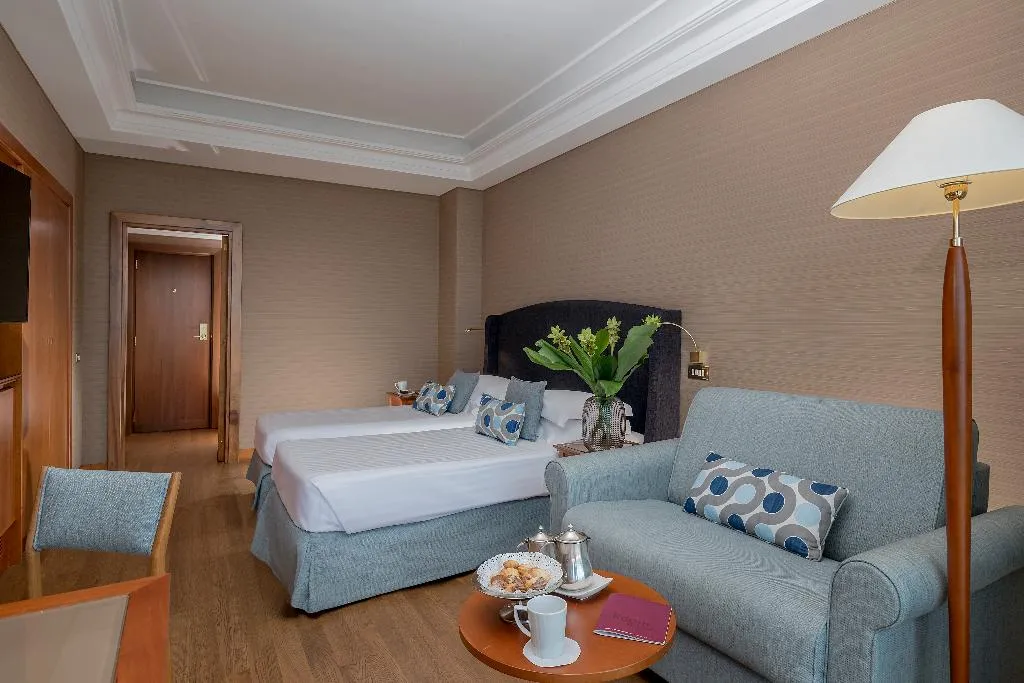 TRIPLE CLASSIC Room, Royal Continental, Naples