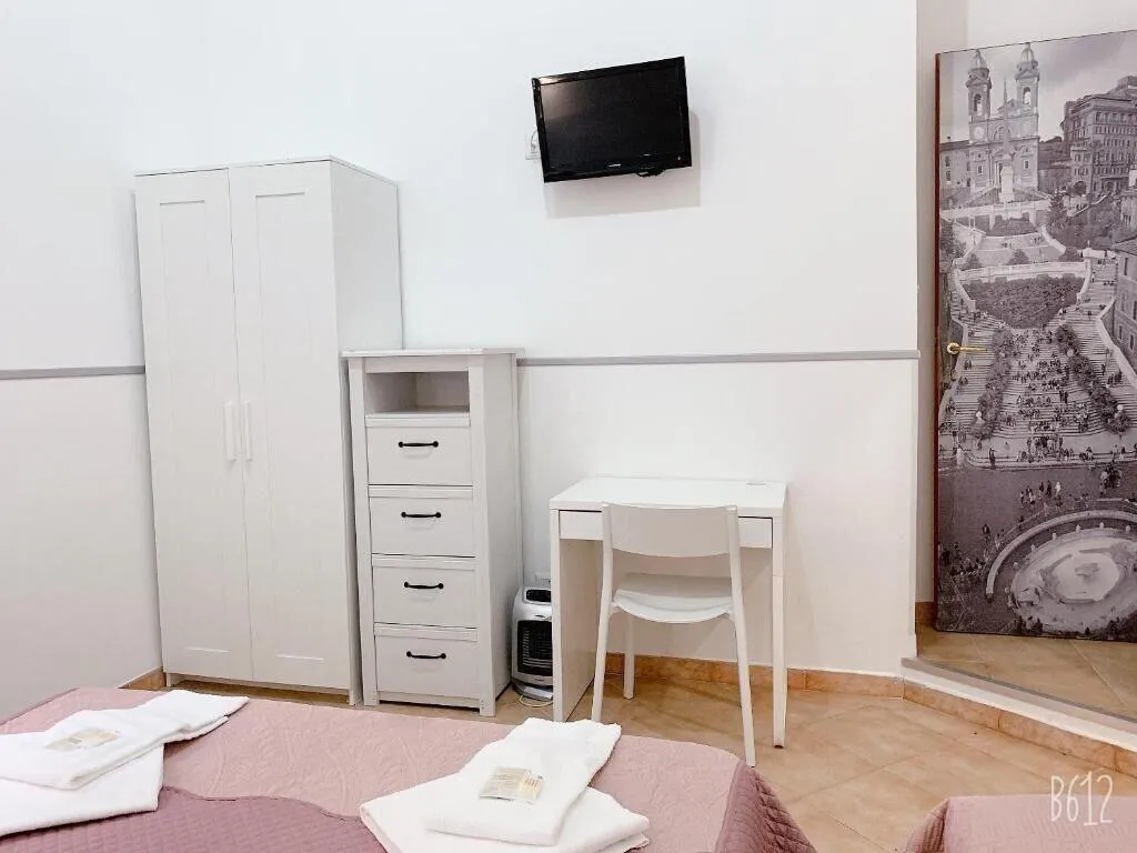 Room, Golden Ratio, Naples