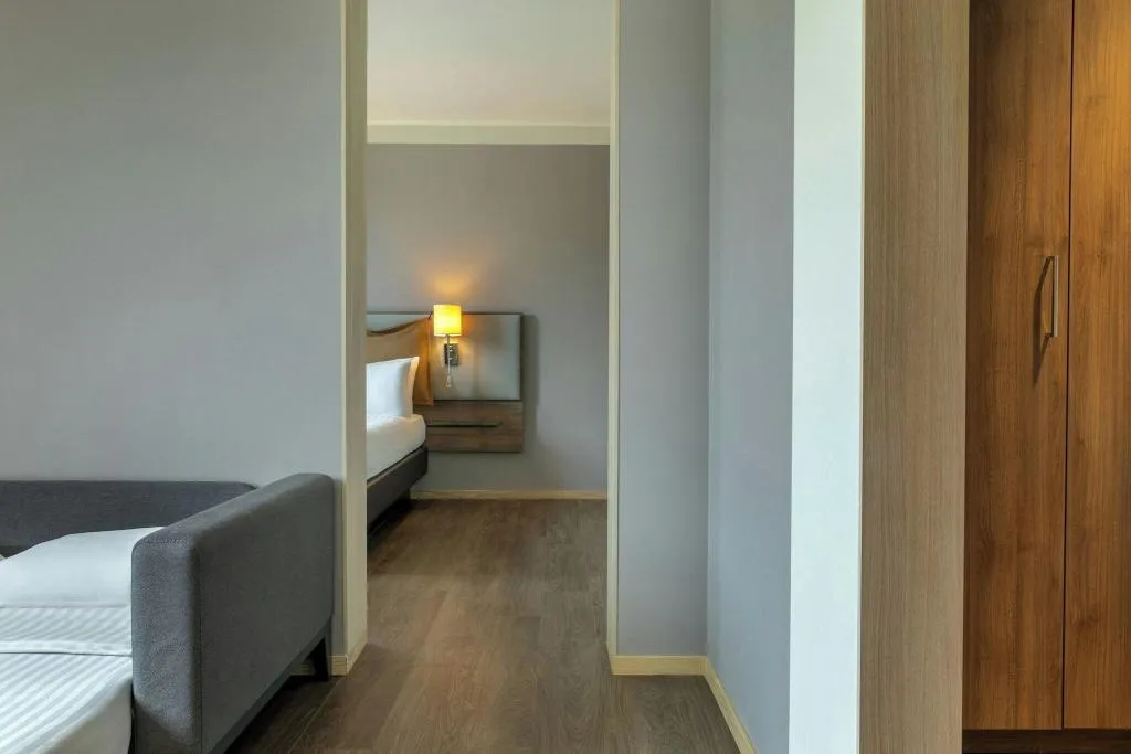 DOUBLE STANDARD Room, Moxy Milan Airport, Milan
