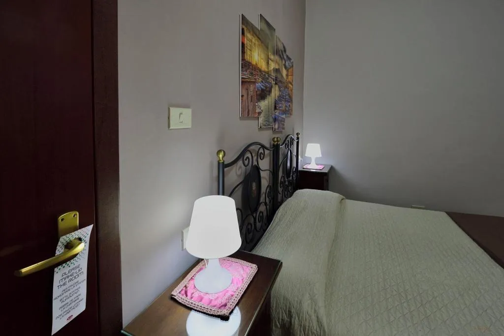 Room, Soggiorno Paradiso Due, Naples