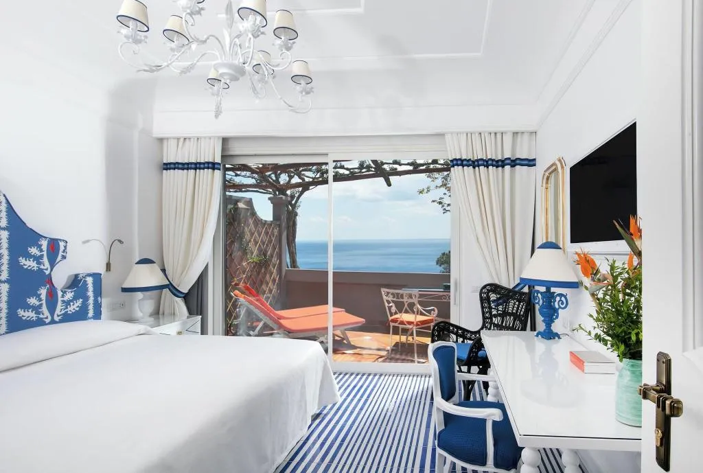 DOUBLE DELUXE QUEEN BED Room, Il San Pietro, Naples