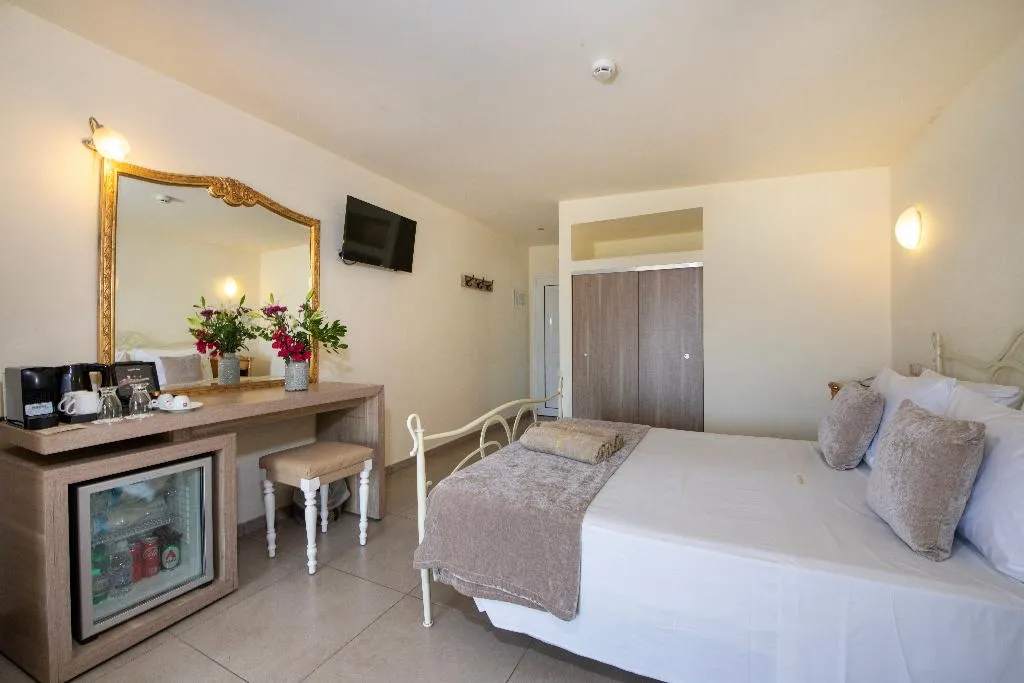 SUITE WITH PRIVATE POOL Room, Orpheas Resort, Crete