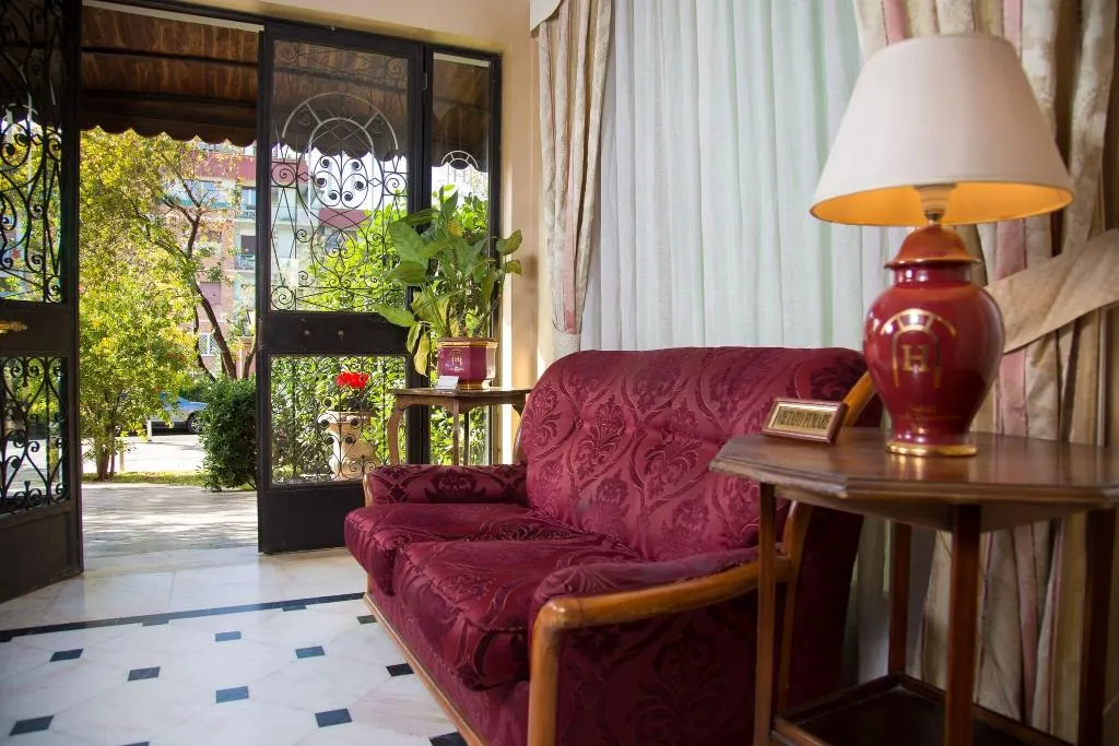 Lobby, Arco Di Travertino, Rome