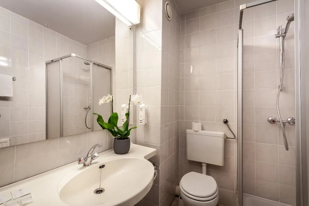 TWIN CAPACITY 1 Room, Demel, Krakow