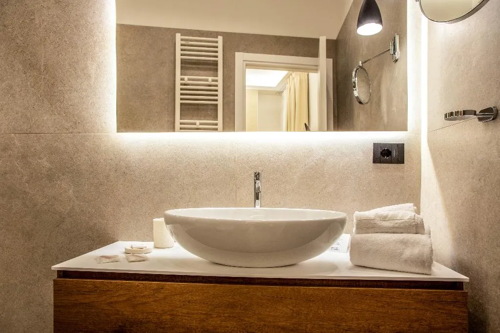 Double or Twin QUEEN SIZE BED Room, Mamalu - Corso Umberto 35, Naples