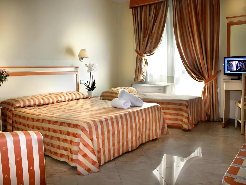 Room, Regit, Venice