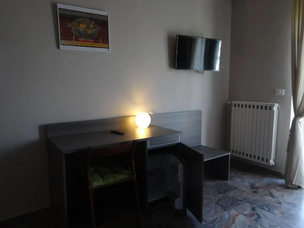 Room, Amphitheatrum Gate, Naples