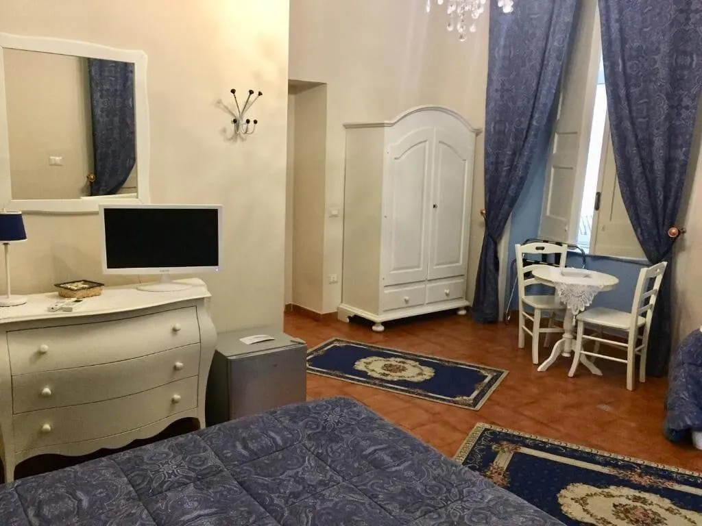 Room, B&B Speranzella, Naples