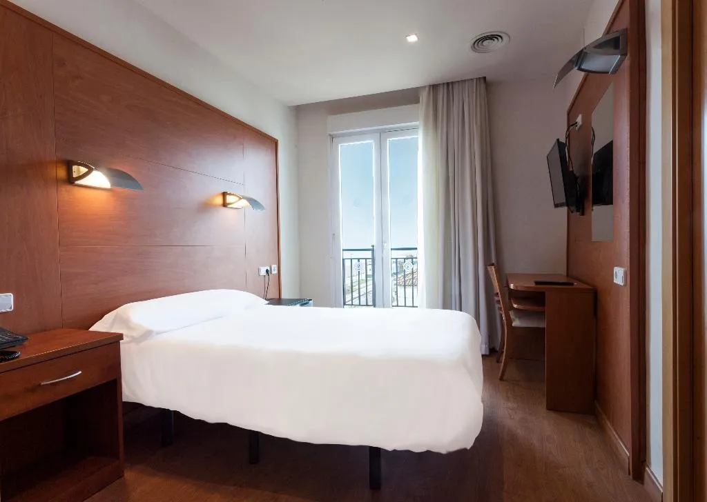 SINGLE STANDARD Room, Hotel Blanes Horitzó by Pierre & Vacances, Costa Brava