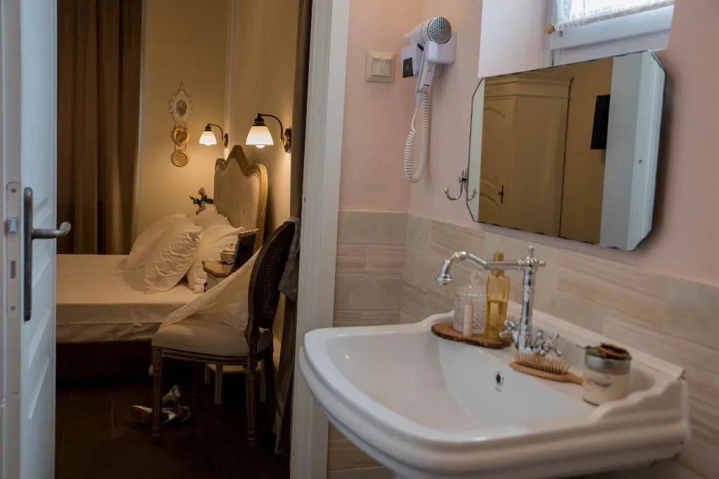 JUNIOR SUITE STANDARD Room, Kyria Boutique House, Athens