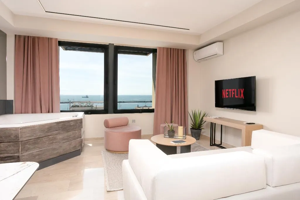 QUADRUPLE SUPERIOR QUEEN BED Room, Sea And The City, Halkidiki
