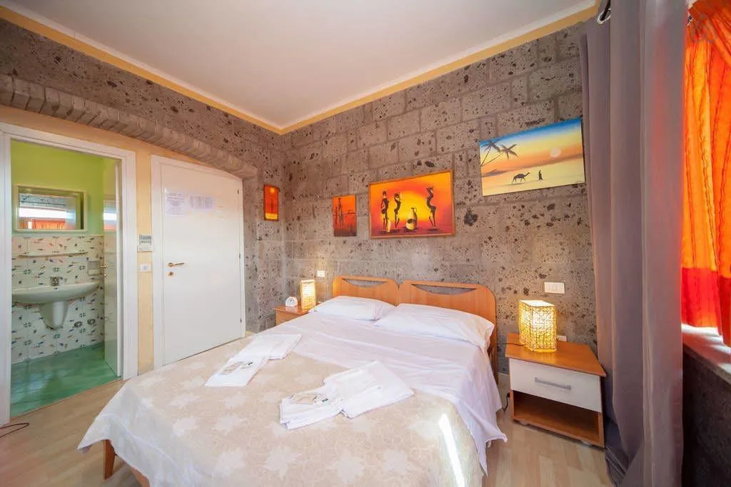 Room, Villa De Angelis, Naples