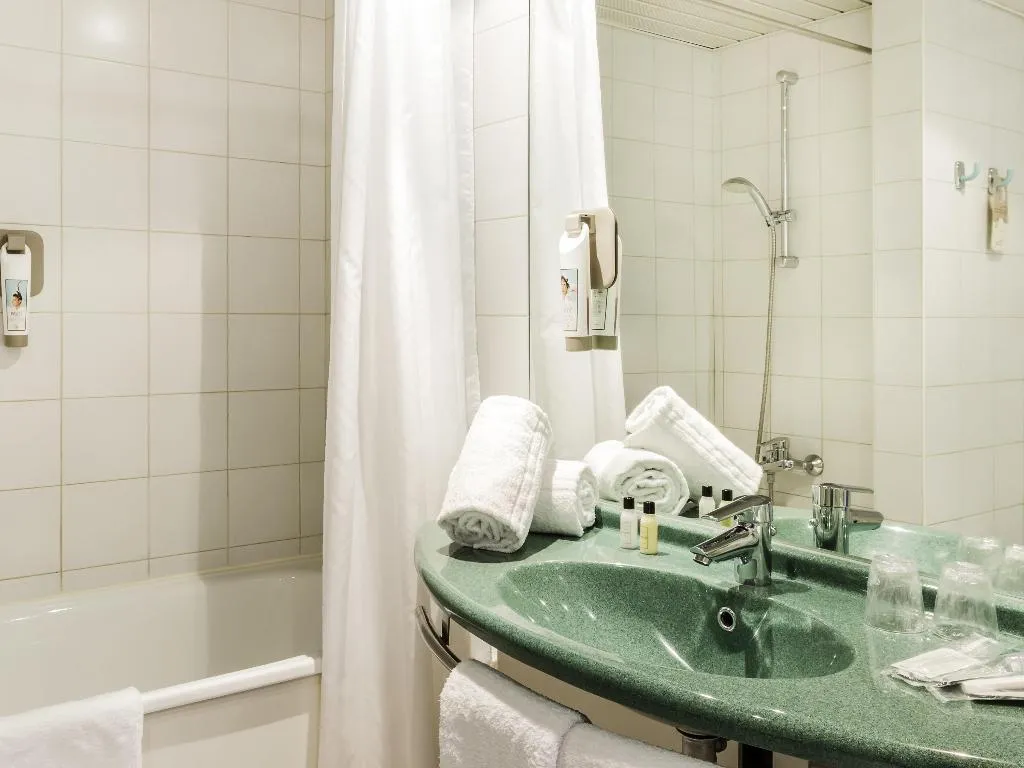TRIPLE NON SMOKING Room, ibis Porto Sao Joao, Porto