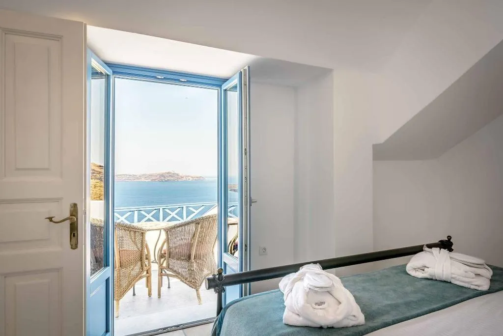 Room, Golden Grey Goose, Santorini