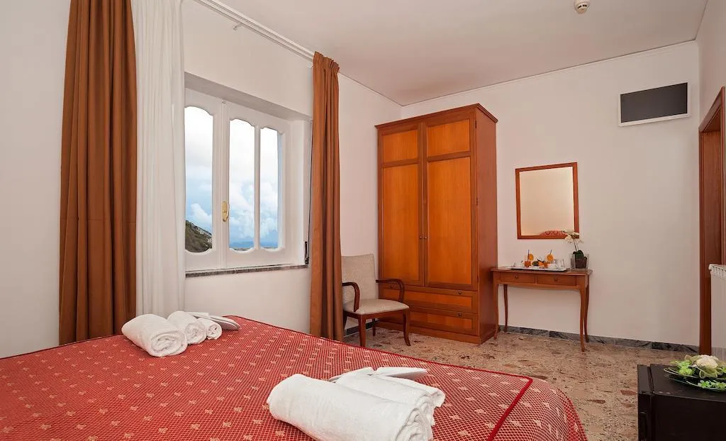 Room, Caruso, Naples