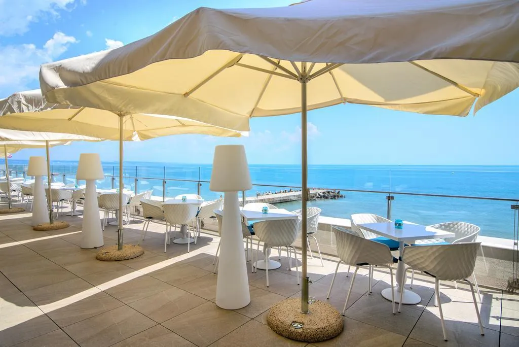 Terrace, HVD Nympha Adults Only, Varna