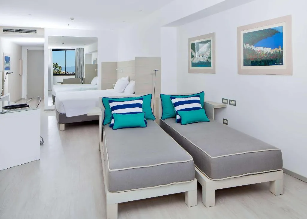 QUADRUPLE DELUXE SEA VIEW Room, Hilton Sorrento Palace, Naples