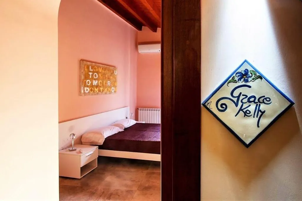 Room, Temples Rooms, Catania