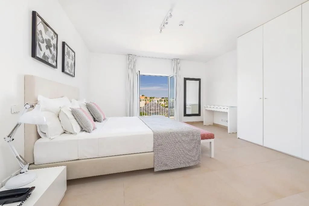 VILLA THREE BEDROOMS WITH PRIVATE POOL Room, Eden Villas & Apartments, Algarve