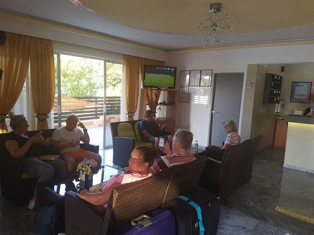 Lobby, Lisa, Rhodes