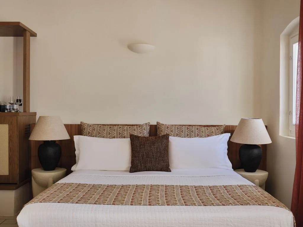 JUNIOR SUITE SUPERIOR WITH DOUBLE BED Room, San Antonio, Santorini