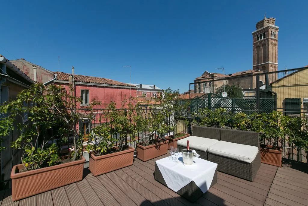 Terrace, Pantalon, Venice
