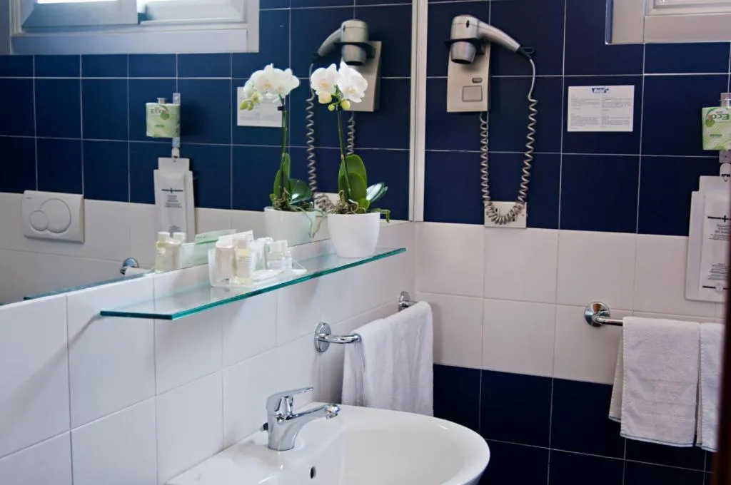 QUADRUPLE STANDARD Room, Eco Hotel Milano & Bioriso Restaurant, Milan