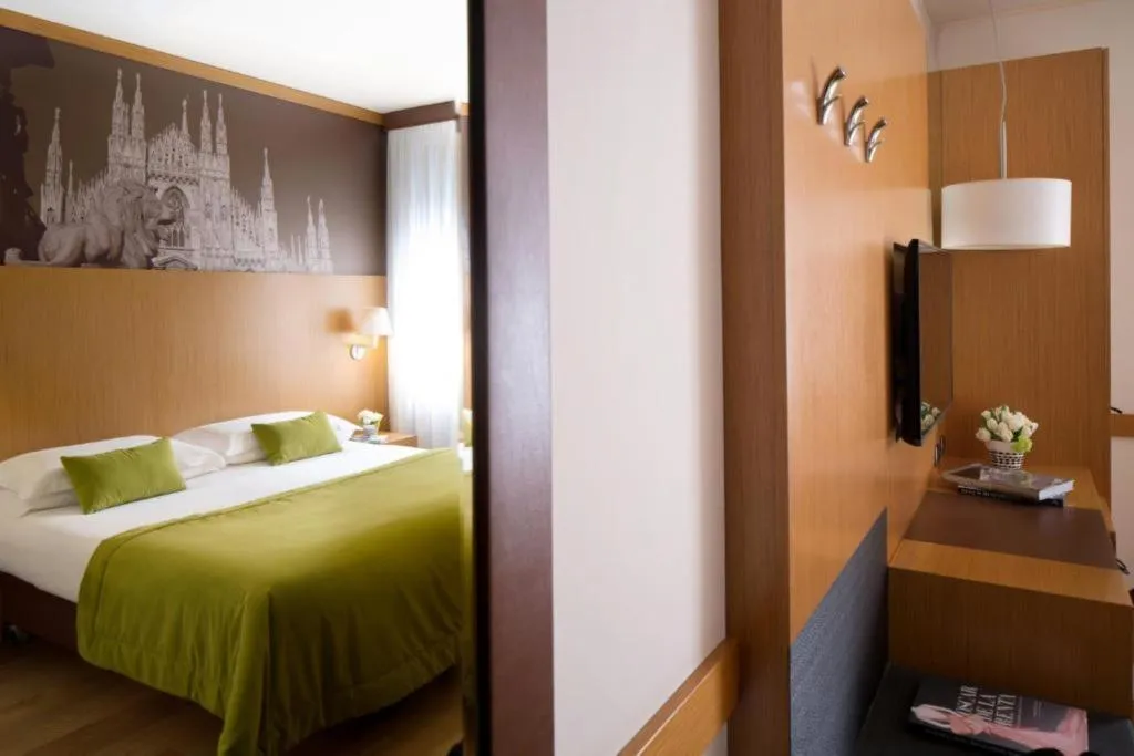 DOUBLE SUPERIOR Room, Starhotels Tourist, Milan