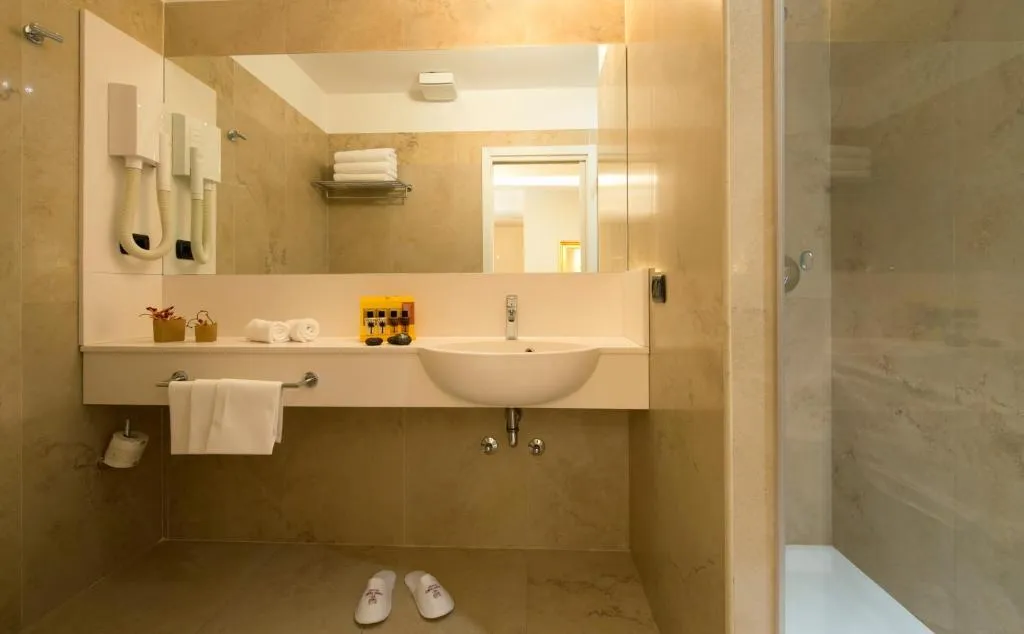 TRIPLE CLASSIC Room, Fenice Hotel Milan, Milan