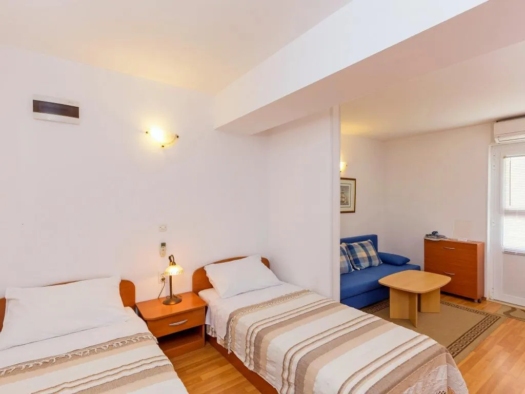 STUDIO CAPACITY 2 Room, Apartments Niksa, Dubrovnik