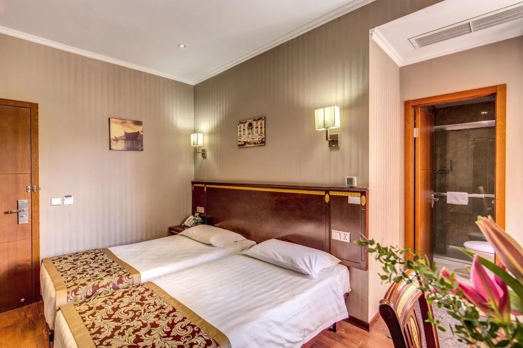 Room, B&B Drago d'Oro, Naples