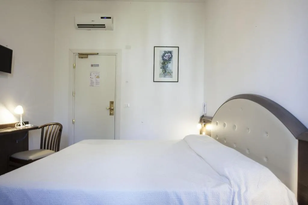 Room, Albergo Amalfi Milano, Milan