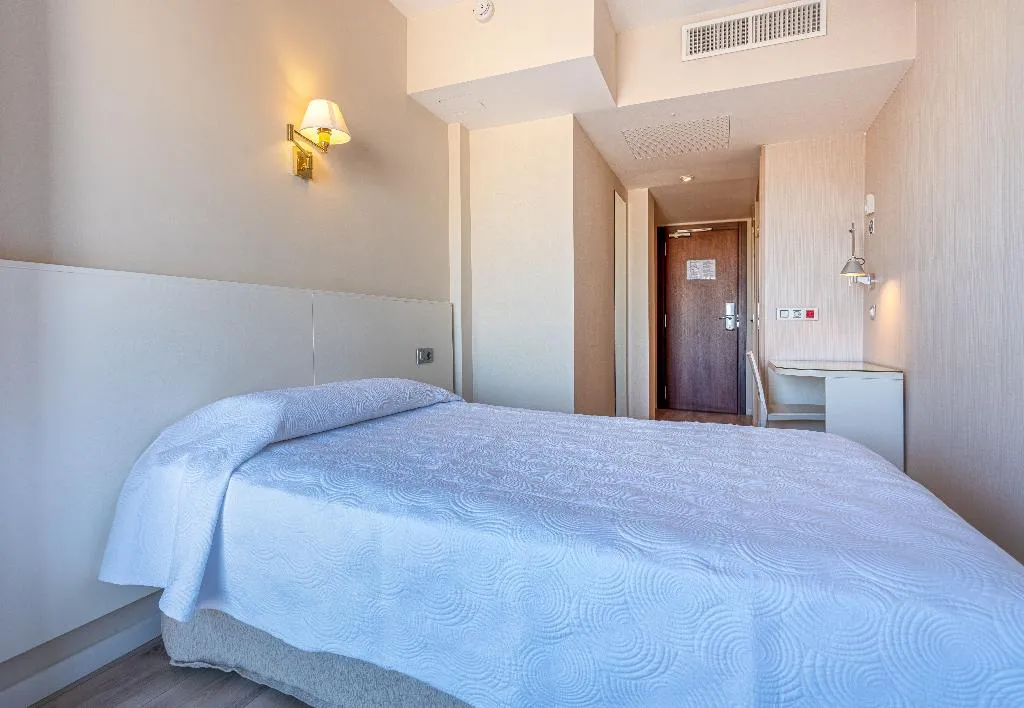 SINGLE WITH BALCONY WITH VIEWS Room, Palladium, Majorca