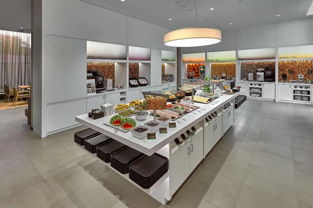 Restaurant, Hampton by Hilton Berlin City Alexanderplatz, Berlin
