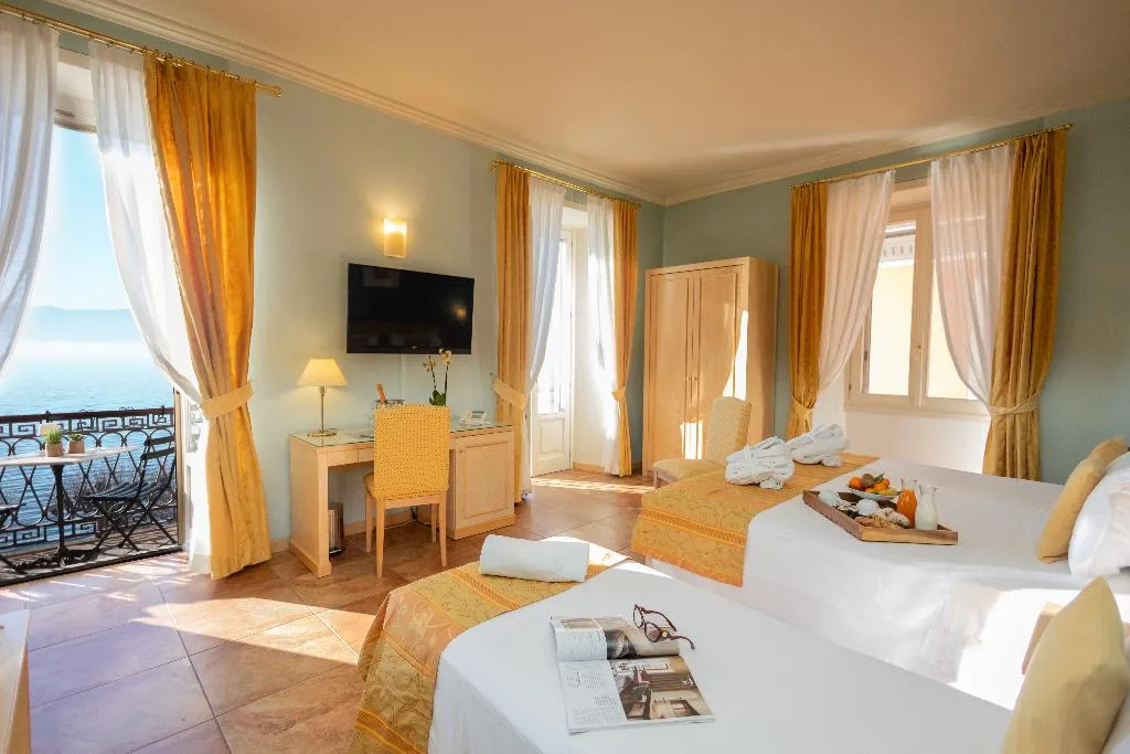 TRIPLE DELUXE LAKE VIEW Room, LVG Hotel Collection - Belvedere San Gottardo, Milan
